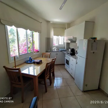 Entire Flat Peyia, Coral Bay, Paphos, Apartamento