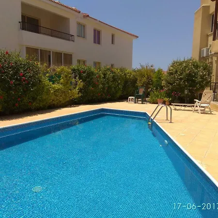 Entire Flat Peyia, Coral Bay, Paphos, Apartamento Peyia